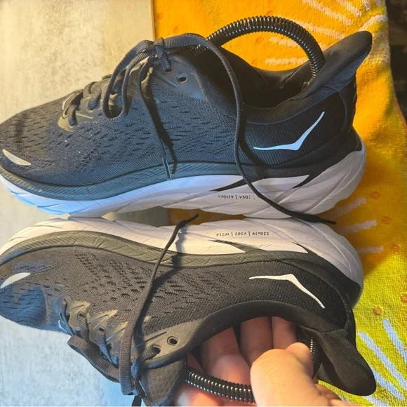 Hoka Clifton 8 wide 9 D Black and white Running Shoes - Picture 6 of 7